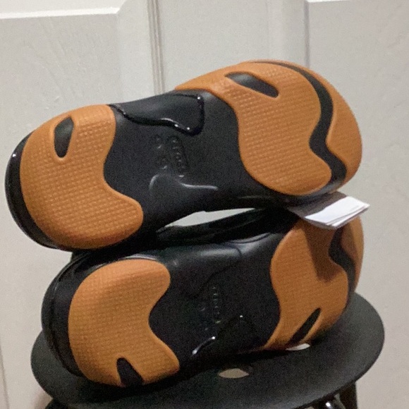 CROCS Bubble Crush Clog - Size 9 - Picture 6 of 8